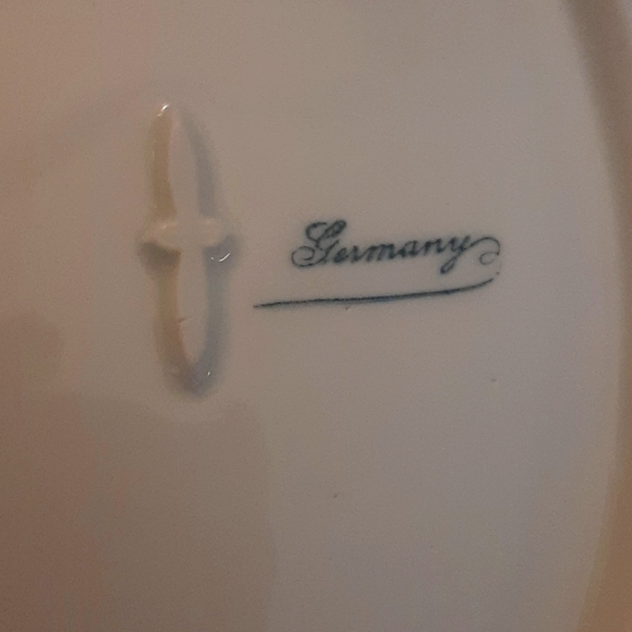 Antique Germany 1920s fret work china basket. - Picture 2 of 3